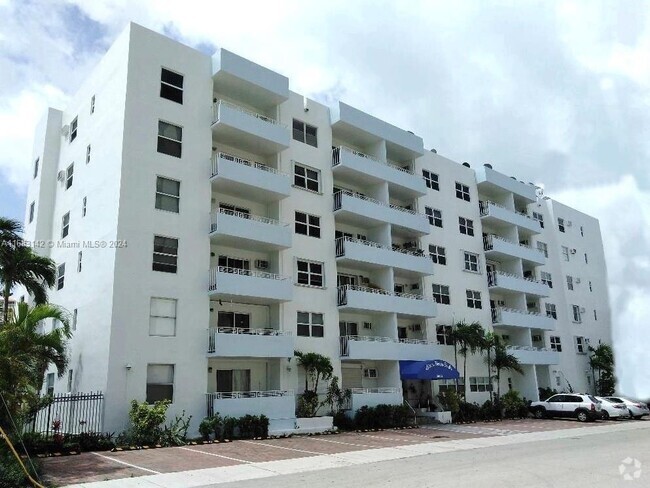 Building Photo - 2900 Banyan St Unit 301 Rental