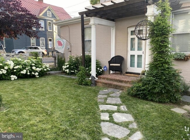 Photo - 6 E Cecil St