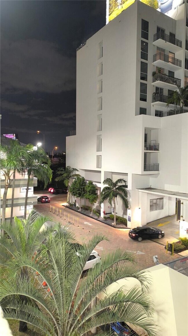 Building Photo - 269 NW 7th St Unit 216