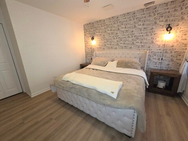 Photo - 4427 N Lawndale Ave Unit G