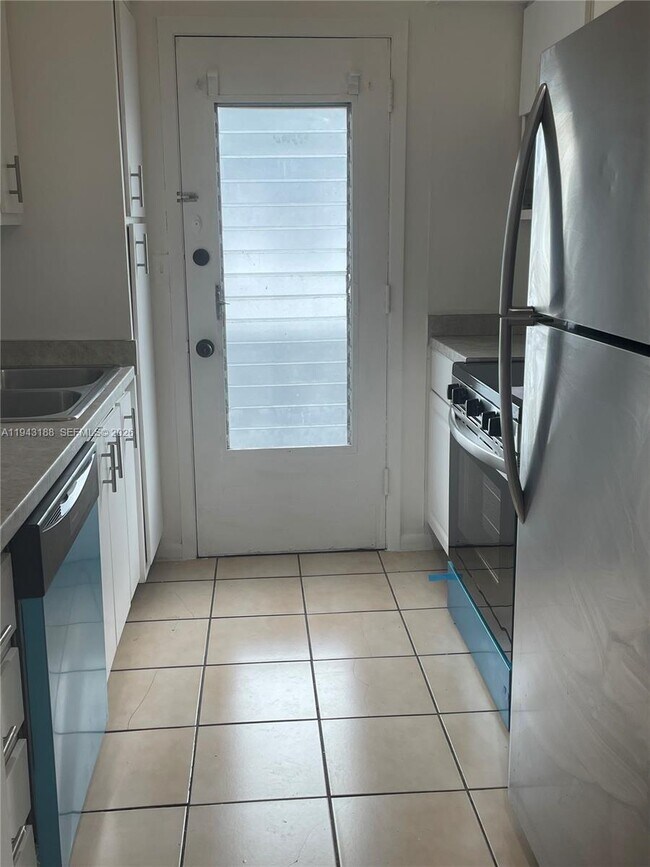 Photo - 12665 NE 16th Ave Unidad 18