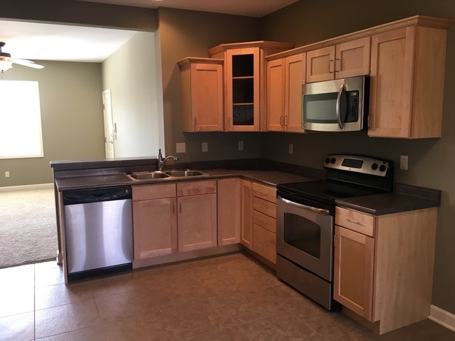 Spacious Kitchen - Woodstock and Veranda
