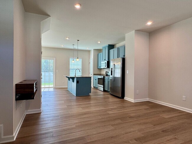 Photo - 4914 Crossley St