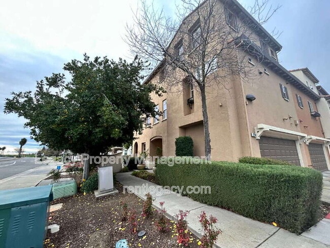 Photo - 5301 E Commerce Way Unit 77104