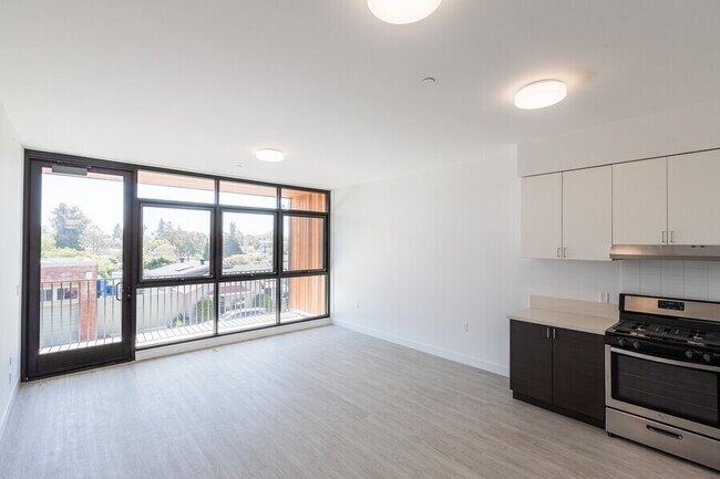 Building Photo - 4435 Piedmont Ave Unit 306