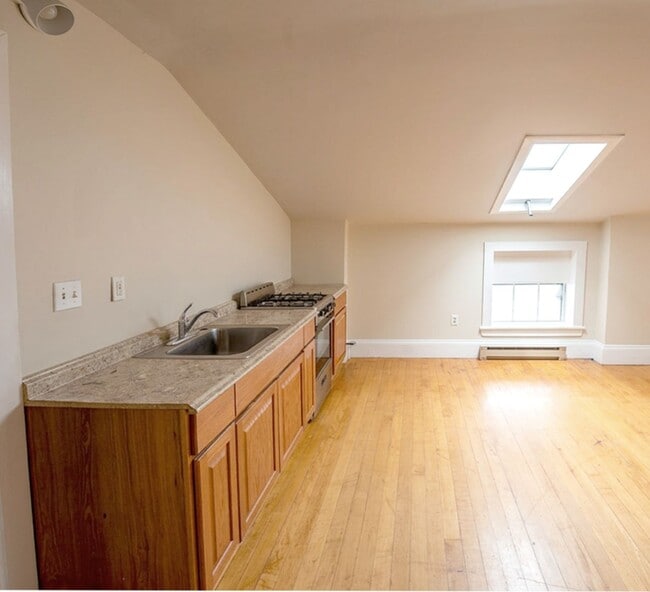 Photo - 52 Carleton St Unit 4