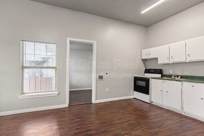 Photo - 1720 Webster Ave