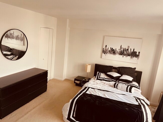 Master Bedroom - 2909 N Sheridan Rd Unit 1902
