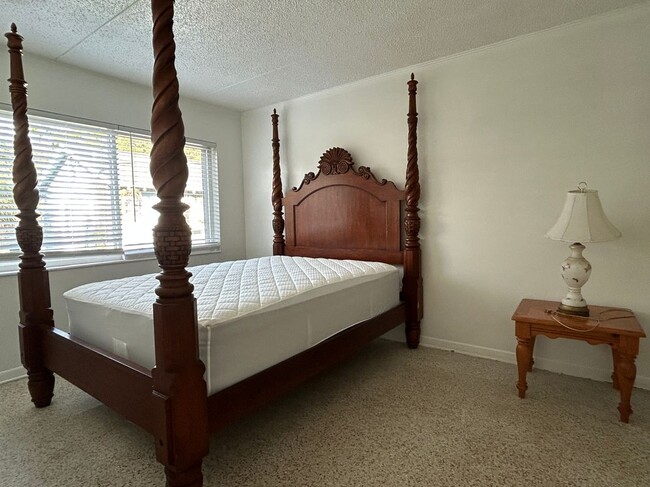 1307 NW 6th St Unit 14