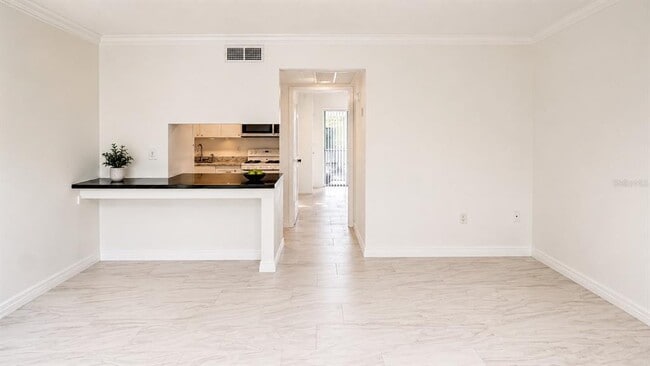 Photo - 120 BLUE POINT Way Unidad 170