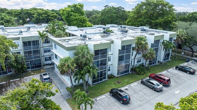 Building Photo - 4215 N University Dr Unit 203