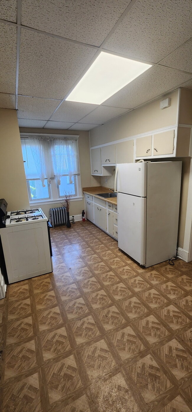 53 Lincoln Ave Unit 2A