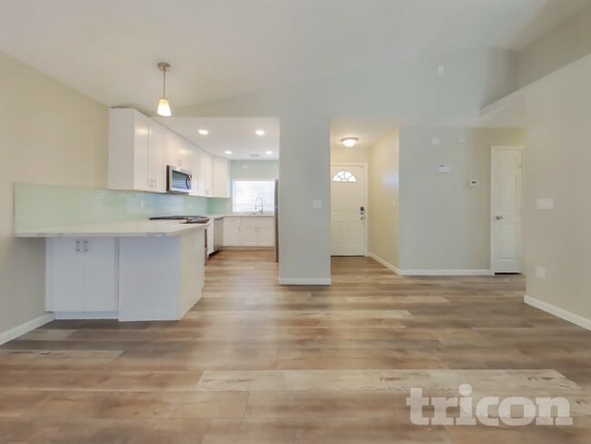 Photo - 857 E Saragosa St