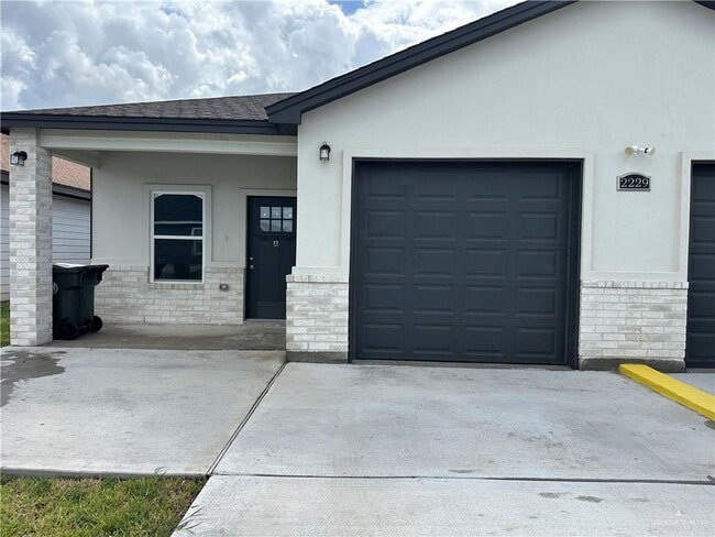 Building Photo - 10 Summit Rd Unit A