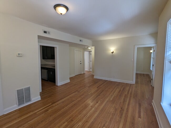 Photo - 4036 N Ashland Ave Unidad 4034-E1