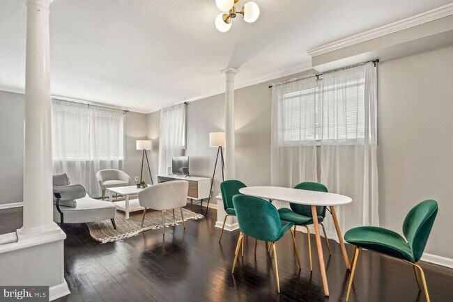 Photo - 576 49th Pl NE