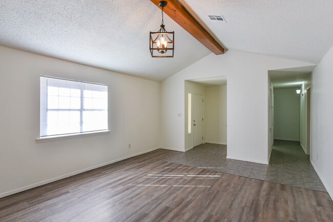 Photo - 101 Adirondack Ln