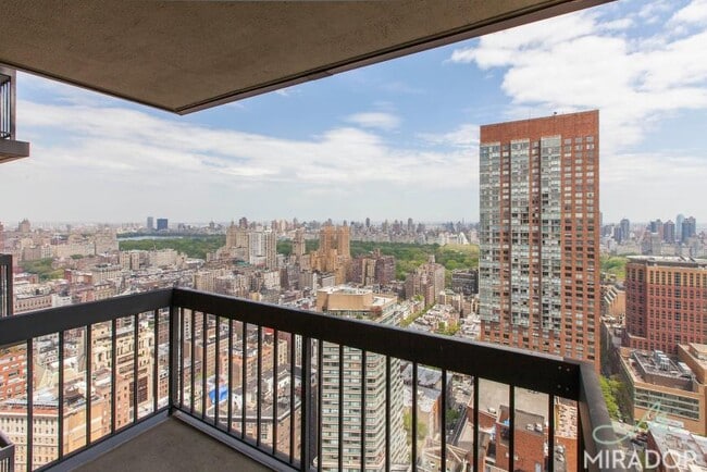 Building Photo - 1 bedroom in New York NY 10023 Unit 46F Rental