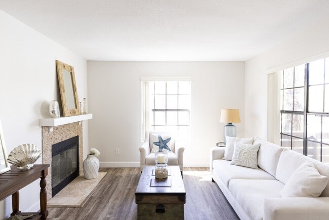 Building Photo - The Luxury You Deserve, At A Price You Can Afford. Unit 228