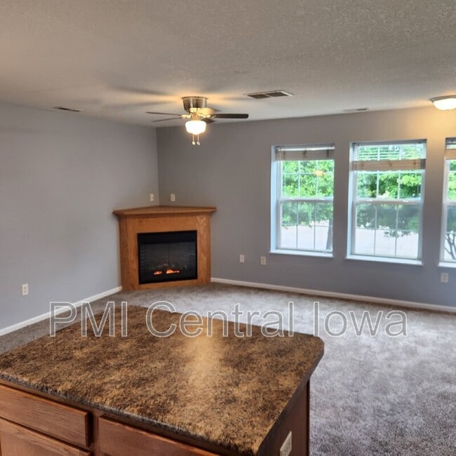 Photo - 305 NE Kingwood