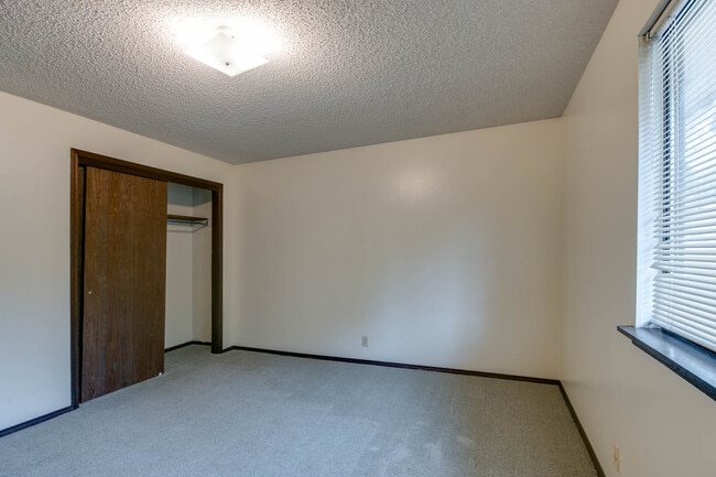 Photo - 2000 College Heights Rd