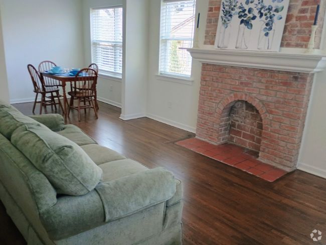 Building Photo - 1312 S Quaker Ave Unit Apt #1