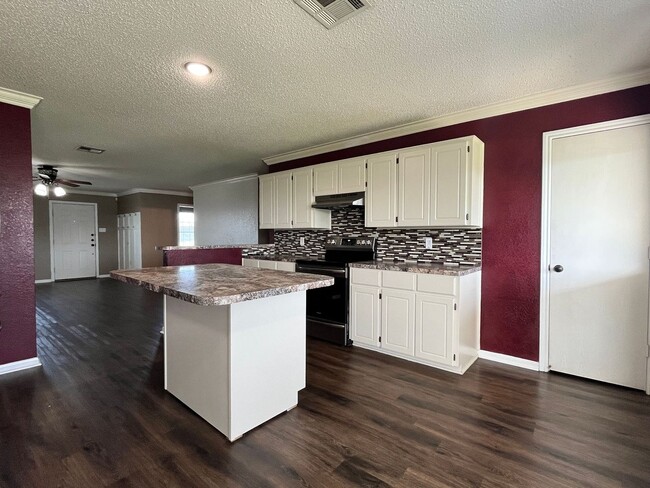 4509 Lloyd Dr