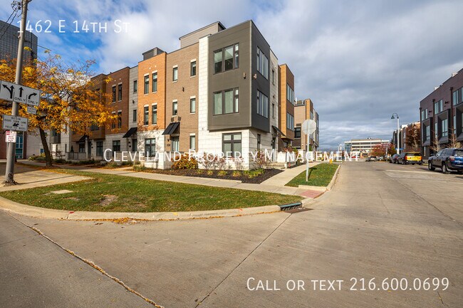 Modern Downtown Cleveland Townhome - Modern Downtown Cleveland Townhome