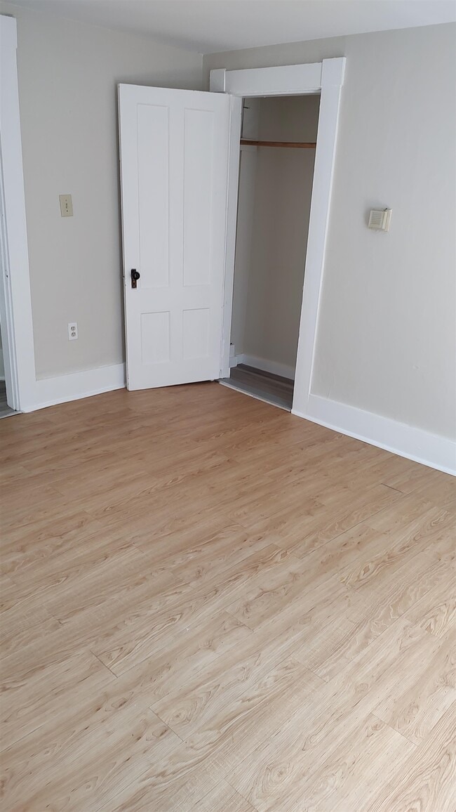 Building Photo - 13 Locust St Unit 4 Rental