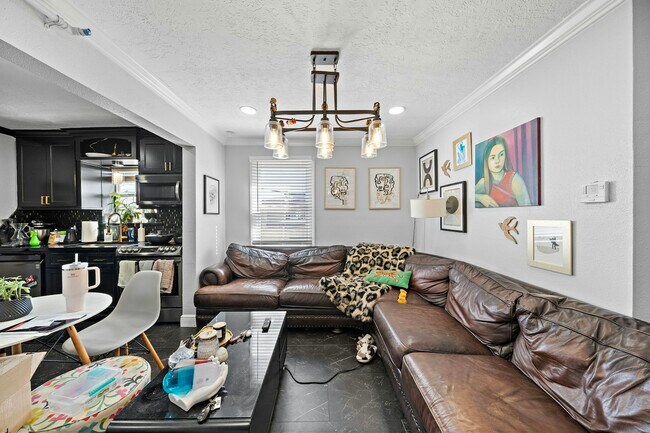 Photo - 609 Sealy Ave Unit 6 (top)