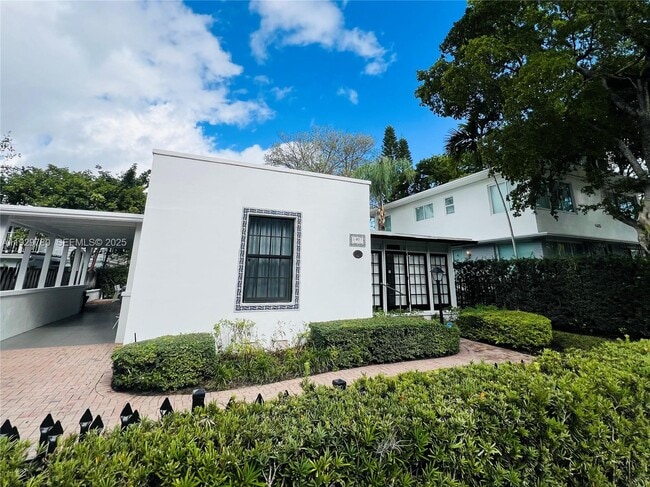 Building Photo - 1407 SE 2nd St