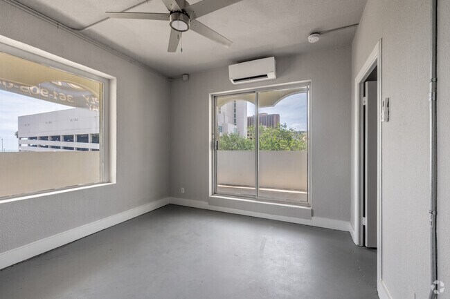 1BR, 1BA - 396SF - Living - North Water