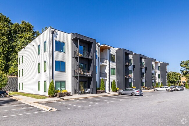 Building Photo - Top Floor 2bd/2ba Condo in East Atlanta, P...