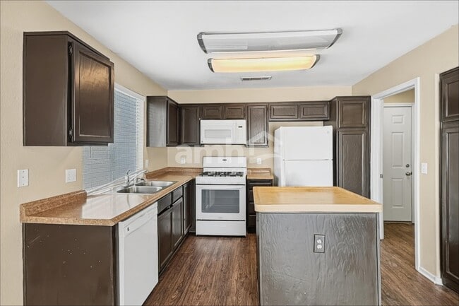 Photo - 1717 Cedar Bluffs Way