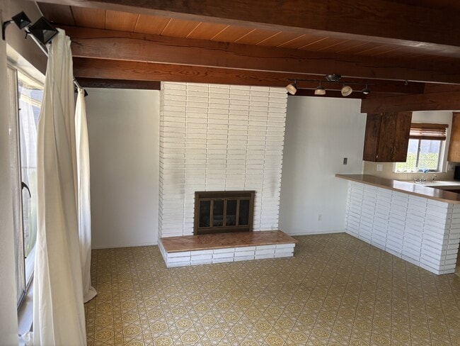 Photo - 366 E Hillsdale St