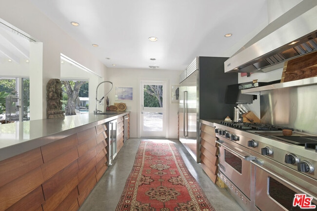 Photo - 6715 Fernhill Dr
