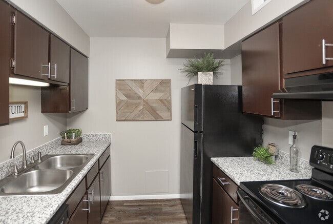 2BR, 1.5BA - 855 SF