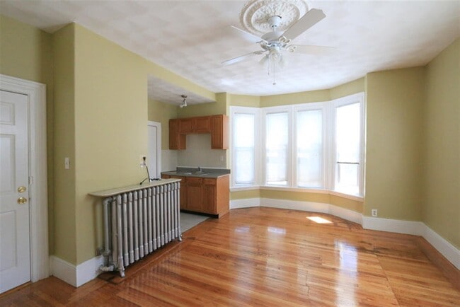 Building Photo - 58 Vinal Ave Unit 2F