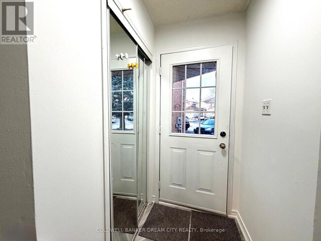 Photo - 5246 Alicante St