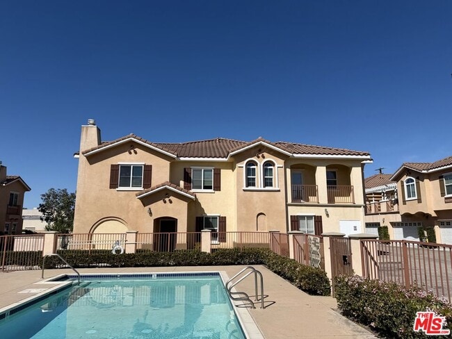 Building Photo - 1134 N Euclid St Unit 18