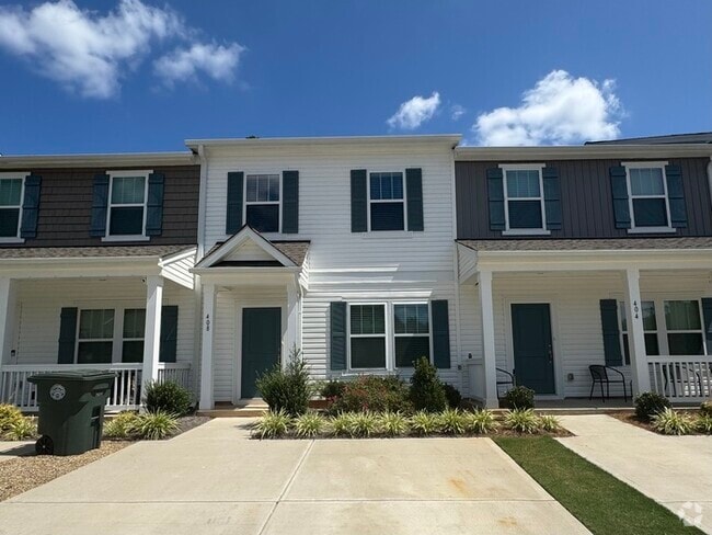 Building Photo - 3 br 2.5 townhome minutes from I-85