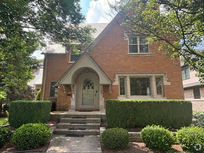 Building Photo - 182 S Kenmore Ave Rental
