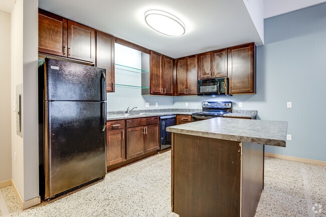 1BR, 1BA - 674SF - Hennepin - Kitchen - City Place Lofts