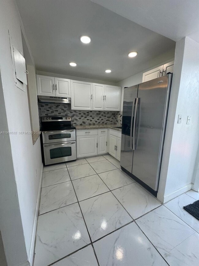 Photo - 8135 Sunrise Lakes Blvd Unidad 205