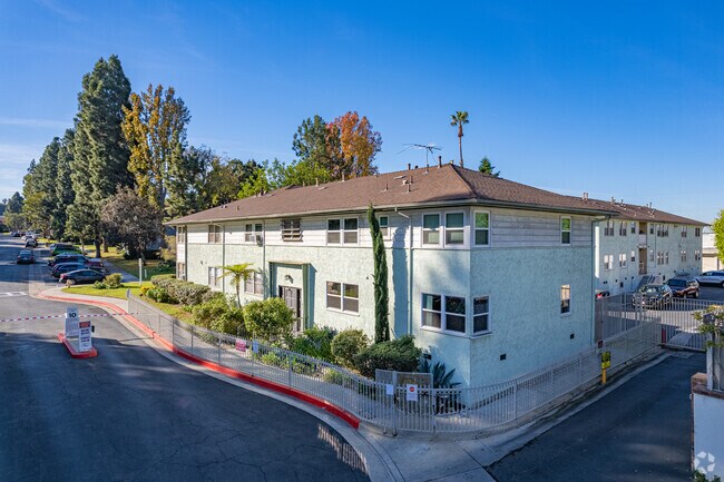 3648 Kalsman Dr Los Angeles, CA 90016-4404 - Cameo Woods Apartments