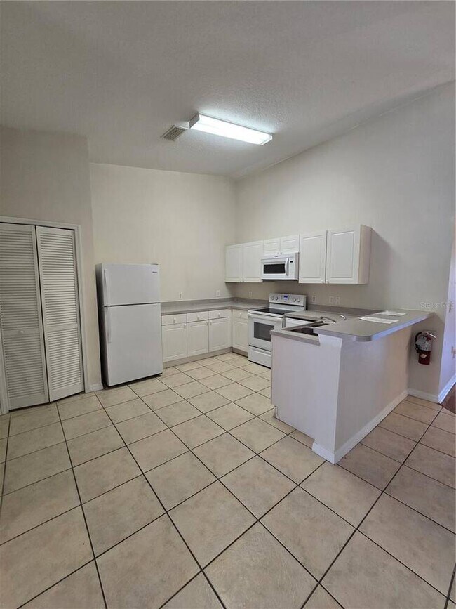 2790 Club Cortile Cir Unit B