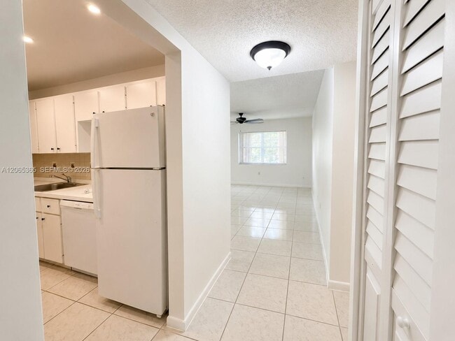 Photo - 4384 NW 9th Ave Unit 18-2A