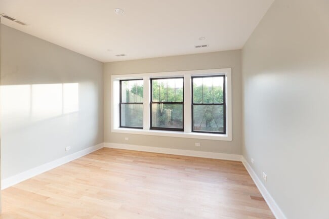 Photo - 2453 W Logan Blvd Unit 2457-3