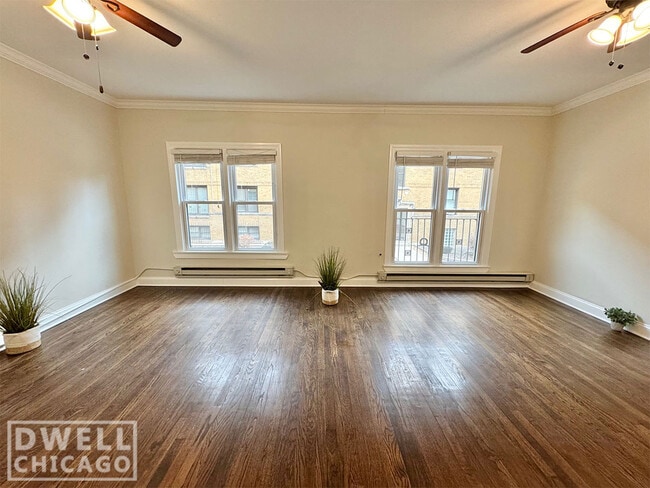 Building Photo - 730 W Roscoe St Rental