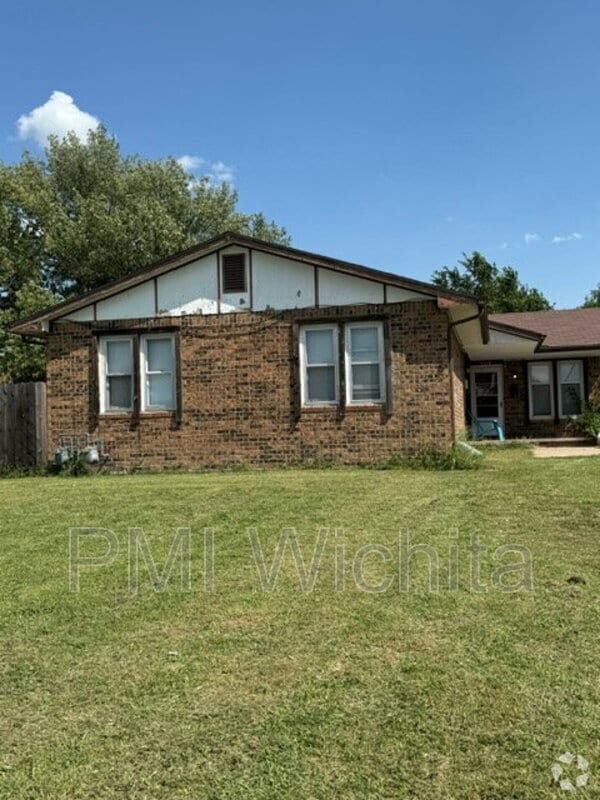 Building Photo - 3216 S Walnut St Rental